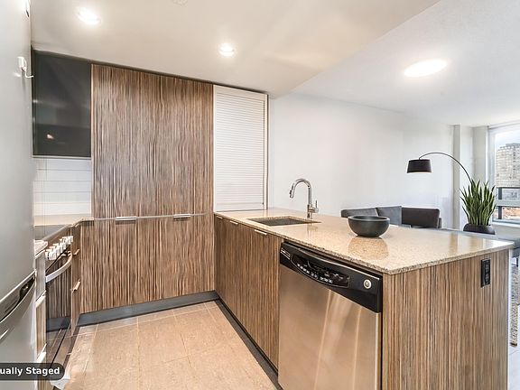 4th image of 1088 Richards St #813