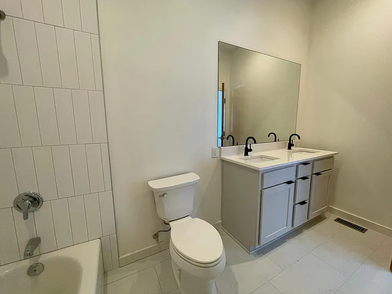 1803 Wyandotte St #307 — Photo 14
