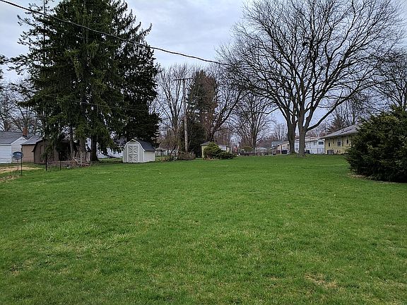 3rd image of 903 College Ave