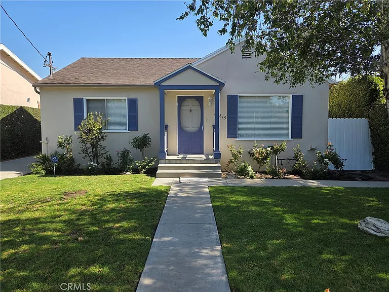 15219 Wyandotte St — Photo 1