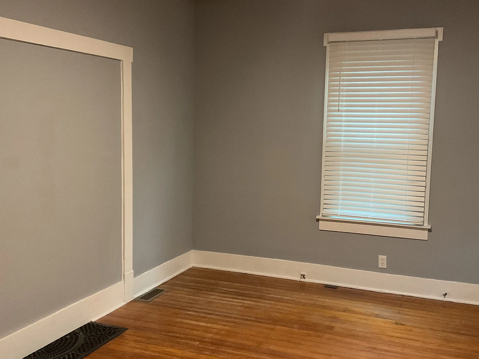 3 bed, 907 sqft, $1,800 — Photo 2
