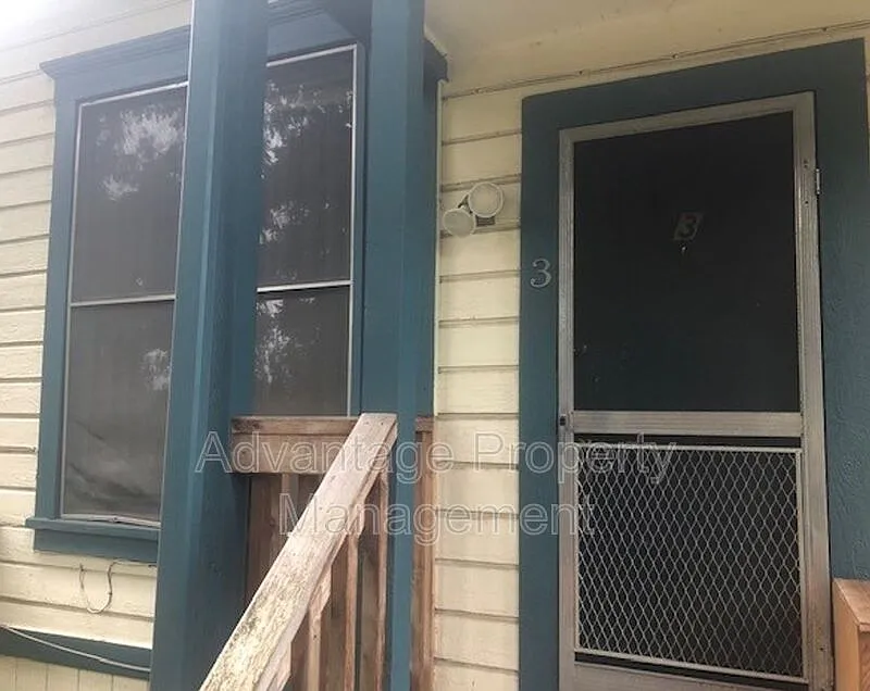 Building Photo - 522 Calapooia St SW #3