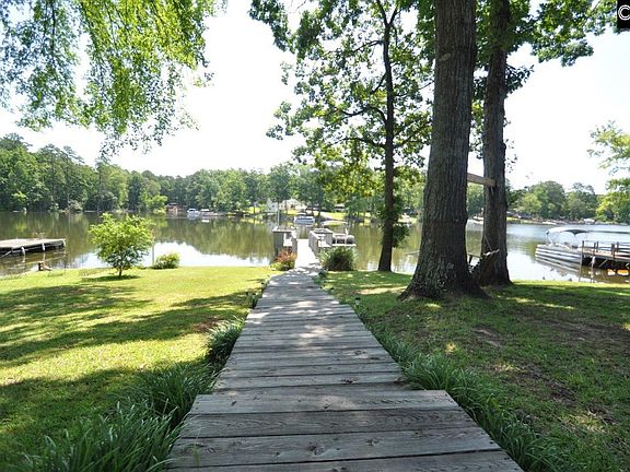 4th image of 1866 Lakewood Dr