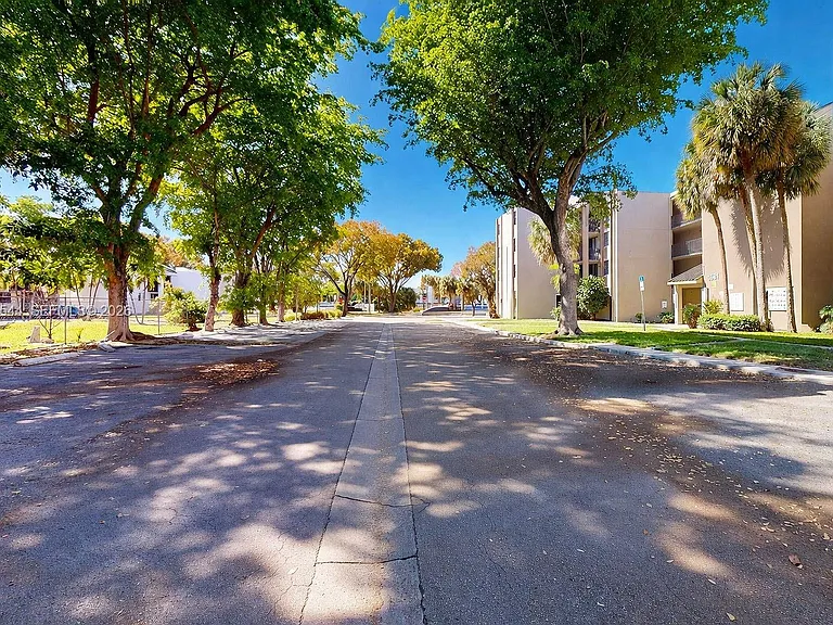 3581 SW 117th Ave #5-308 — Photo 4