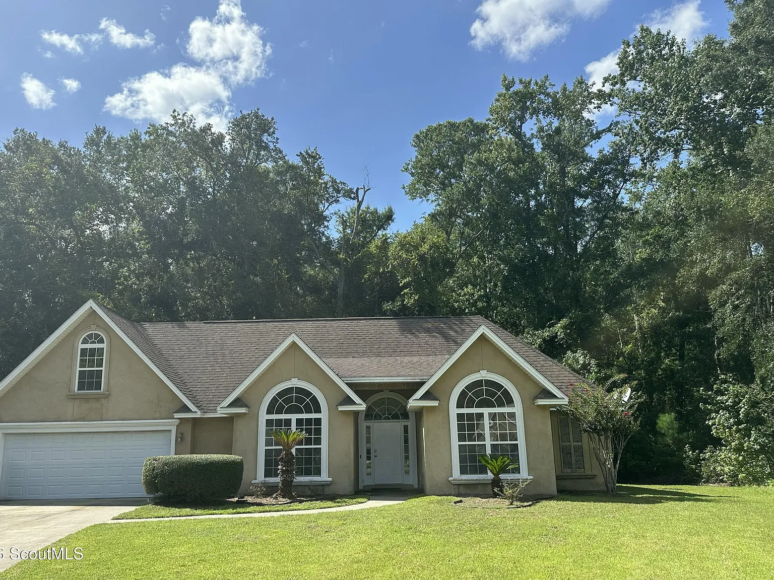 3 bed, 2.0 bath, 1619 sqft, $1,900 — Photo 2