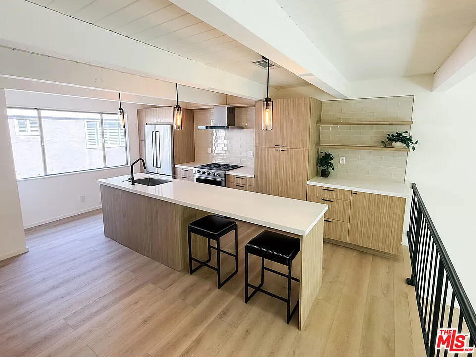 2 bed, 2.5 bath, 1214 sqft, $3,900 — Photo 4