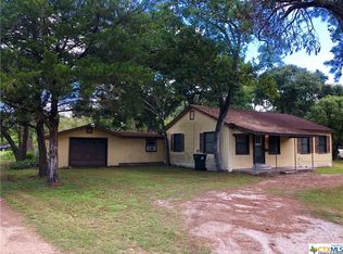 1202 N East St, Edna, TX 77957