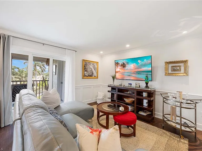 555 Park Shore Dr #B-408 — Photo 8