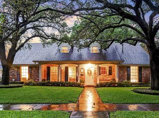 7806 Meadowglen Ln, Houston, TX 77063