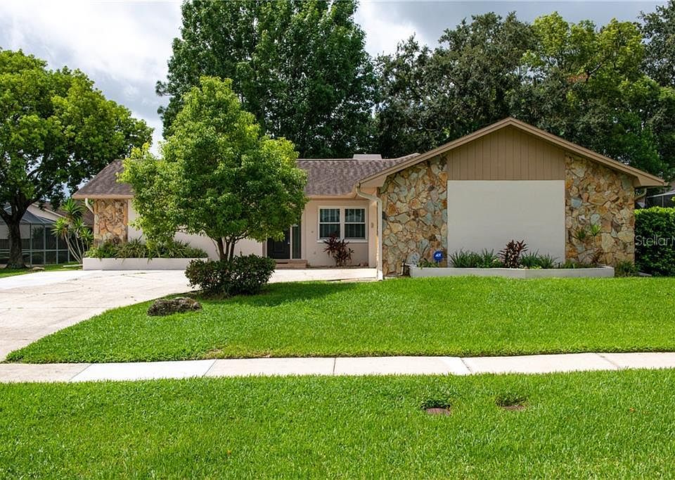 1st image of 2975 Meadow Wood Dr