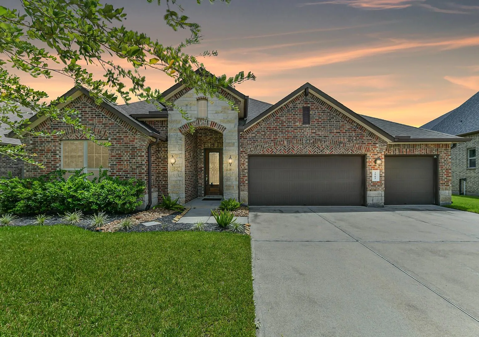 4 bed, 2.5 bath, 2587 sqft, $3,300 — Photo 1