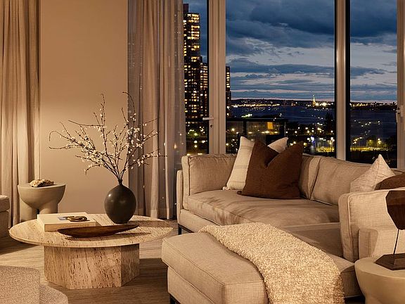5th image of 450 Washington St #902