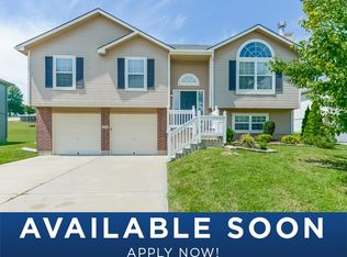 706 SW Foxtail Ct, Grain Valley, MO 64029