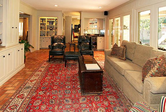 3rd image of 226 Oak Park Dr