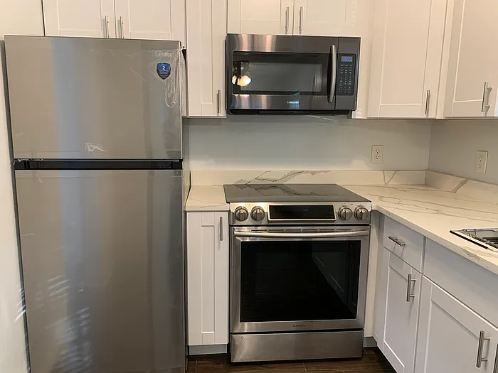 310 SW 2nd Ave — Photo 8