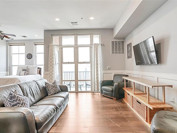 5th image of 55 Mallory Ave #64