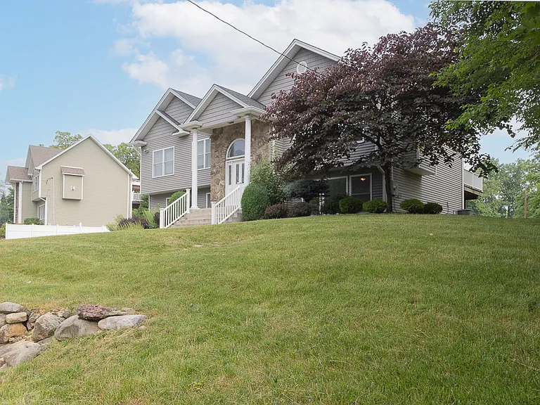 69 Heights Rd — Photo 24
