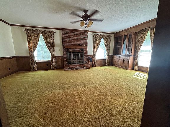3rd image of 111 Robin Rd