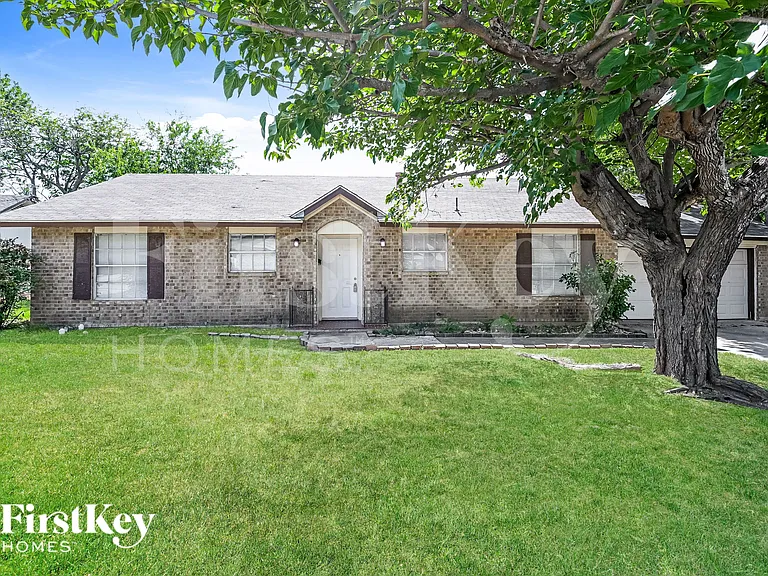 2908 Portales Dr — Photo 1