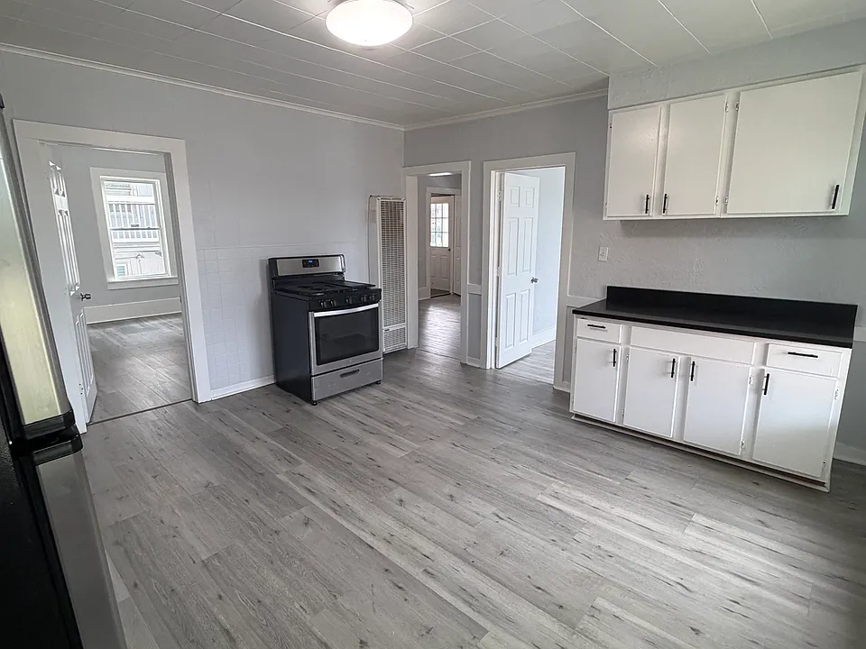 83 Pine St #2