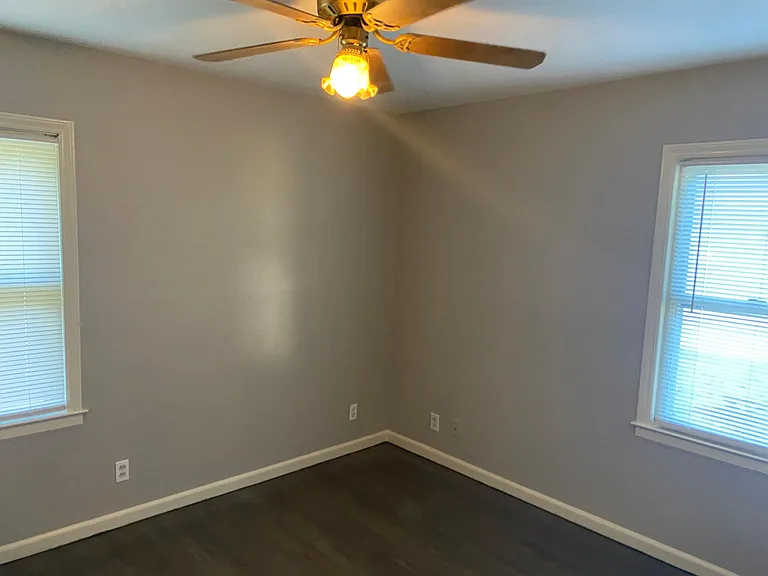 2928 S Northern Blvd — Photo 9