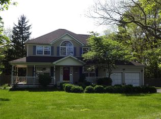 52 Woodland Ave, Manorville, NY
