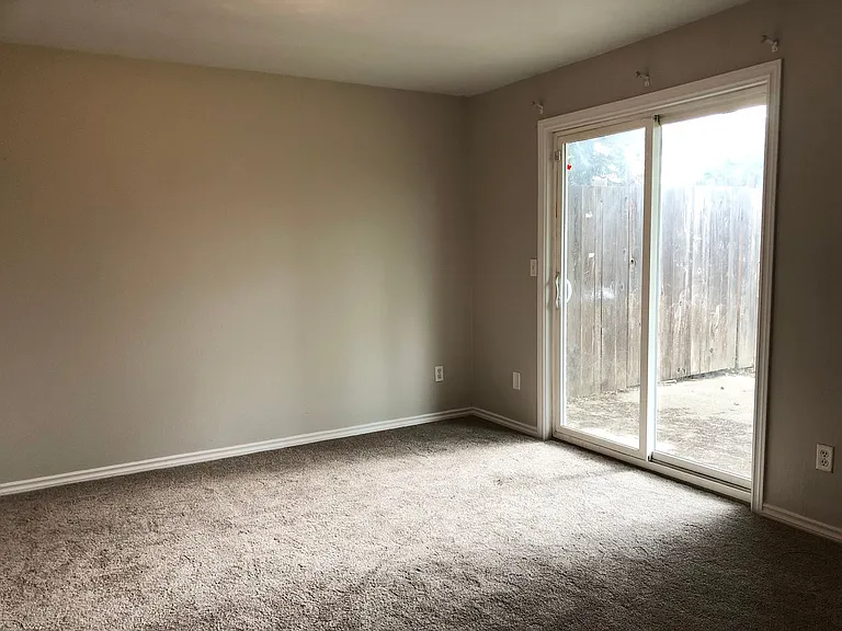 EM1112-B — Photo 14