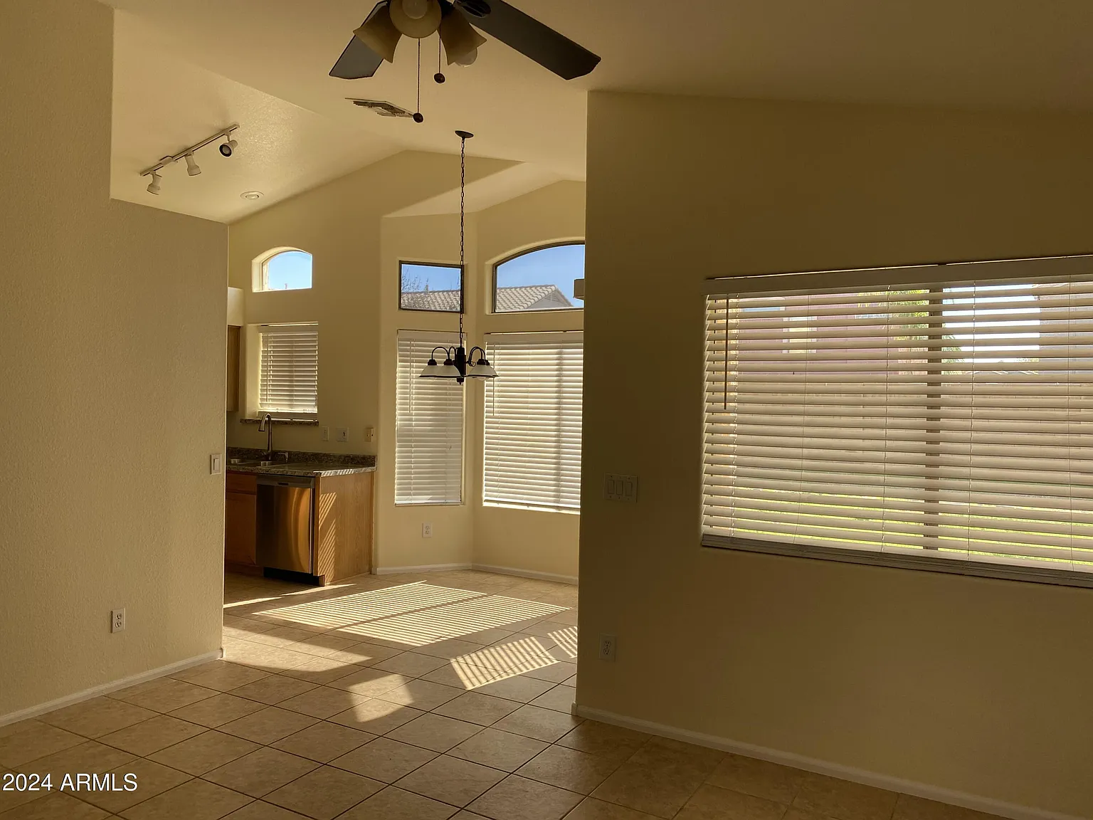 3 bed, 1124 sqft, $1,900 — Photo 2