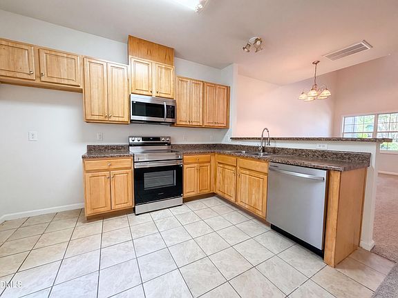 3rd image of 42 Sunnyview Ln
