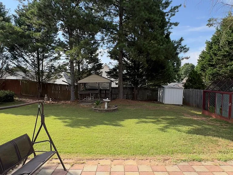 920 Grace Dr — Photo 22