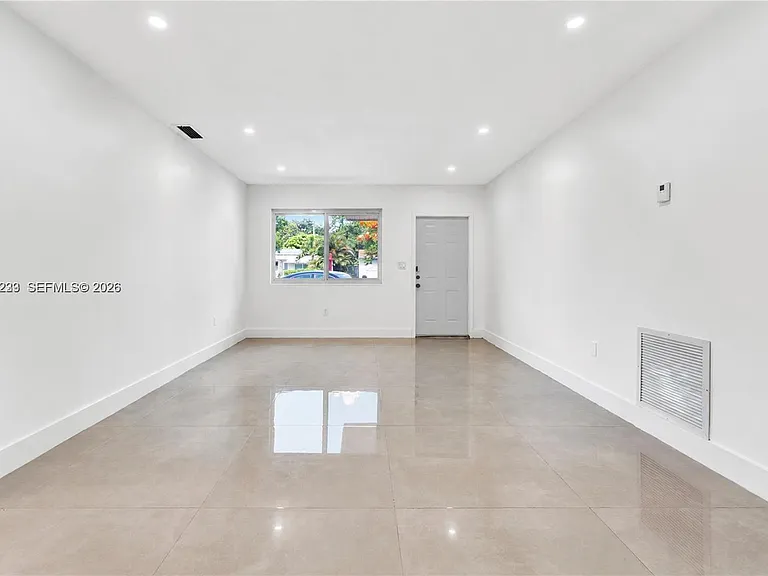 321 NW 56th Ave — Photo 25