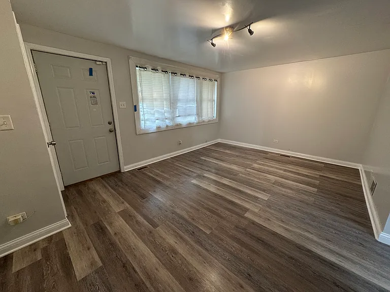 6733 S Racine Ave — Photo 7