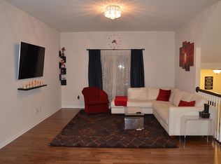 9565 Madison Dr APT 3, Chanhassen, MN 55317