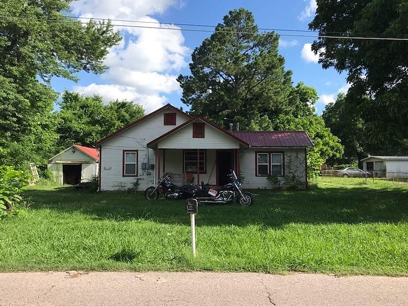 1st image of 130 E 18th St