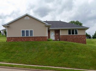 705 Tanzanite Dr, Dubuque, IA 52001