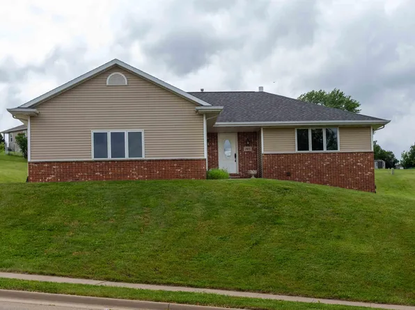 705 Tanzanite Dr, Dubuque, IA 52001