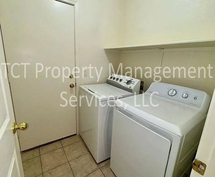 4399 S Maverick Ave — Photo 10