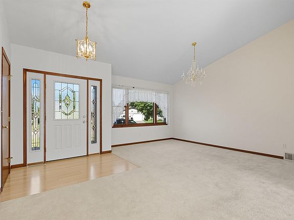 4th image of 608 S Douglas St
