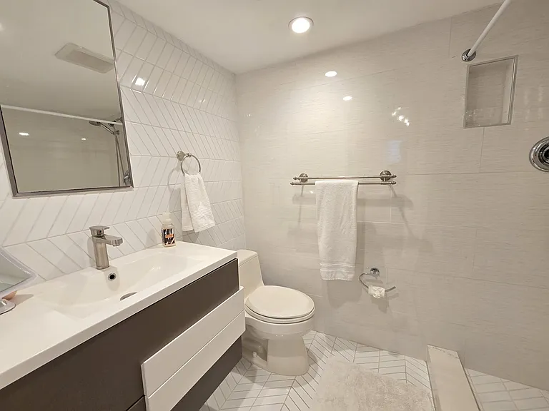 50 SE 12th St #2260 — Photo 16