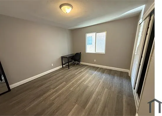 3428 S Budlong Ave — Photo 5