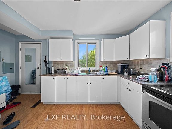 5th image of 208 Montfort St