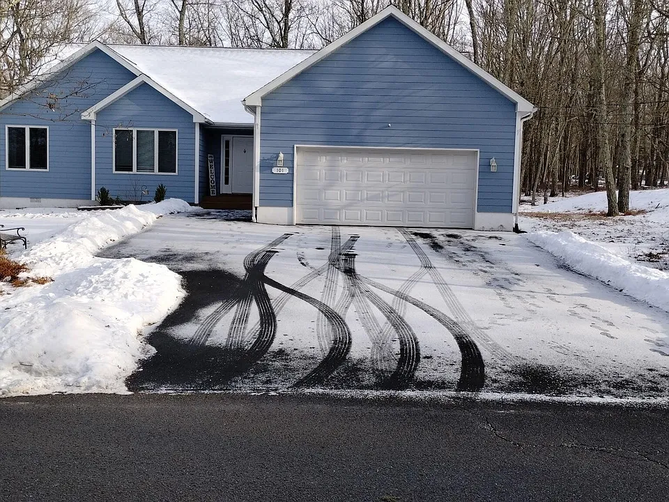 101 Pommel Dr