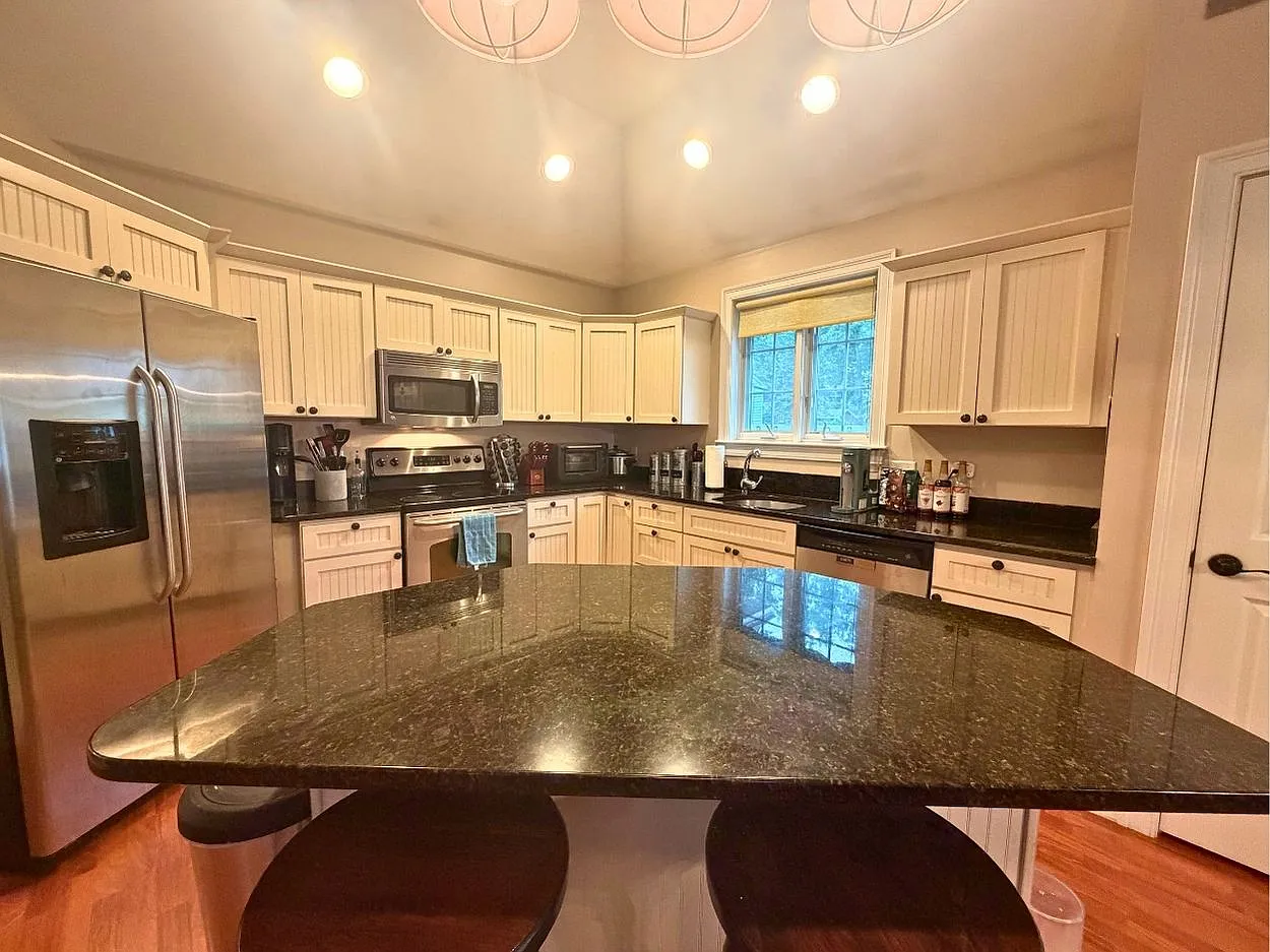 3 bed, 1446 sqft, $3,200 — Photo 4
