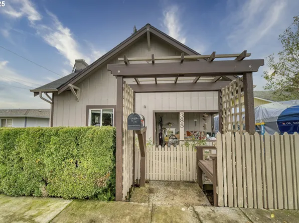 385 N 6th St, Saint Helens, OR 97051