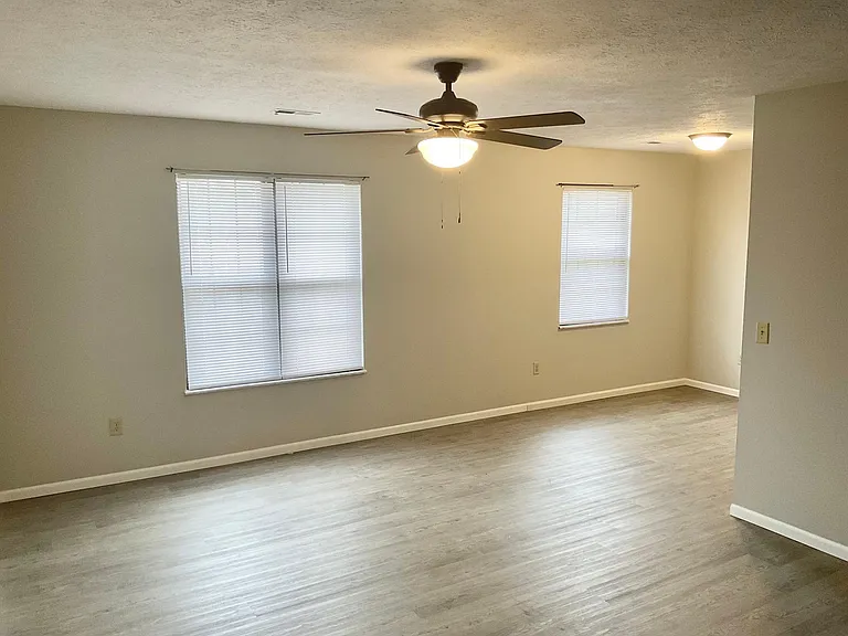 1815 Woodvine St #4 — Photo 2