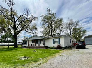 712 S Main St, Reynolds, IN 47980