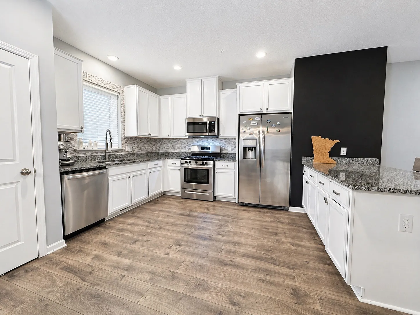 8718 Granite Cir — Photo 1
