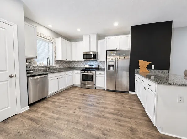 8718 Granite Cir, Woodbury, MN 55129