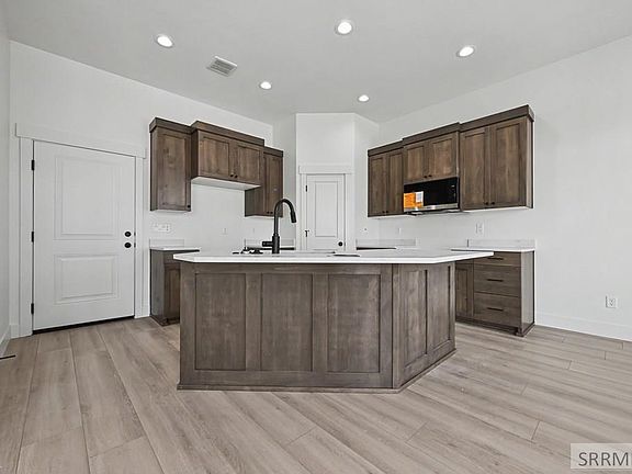 3rd image of 3117 Elixir Rd