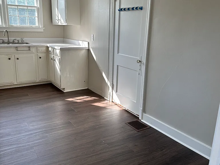 105 Greenleaf St — Photo 4